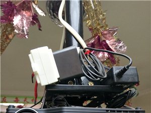 出售:投影仪1500元。电动幕布820元。点歌机5000元。功放器4500元，连功放音箱2个1000...